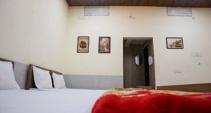 Rahul Guest House Room Type - AC Dormitory (Premium 8 Beds)