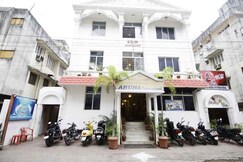 Hotel Aruna International