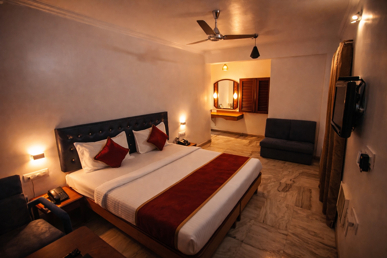 Raja Hotel - Tap to explore photos