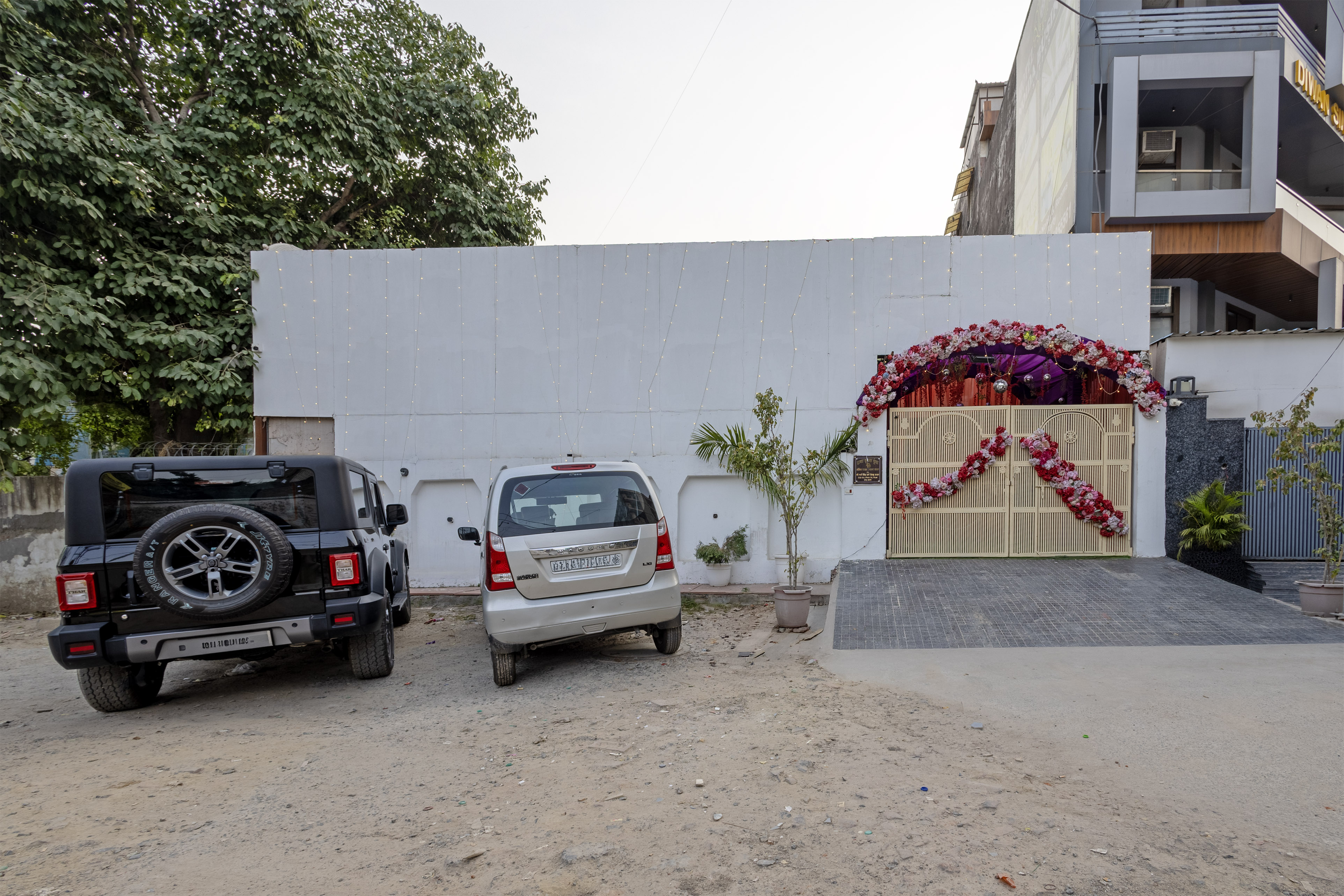 Treebo Noida Business Suites - Tap to explore photos