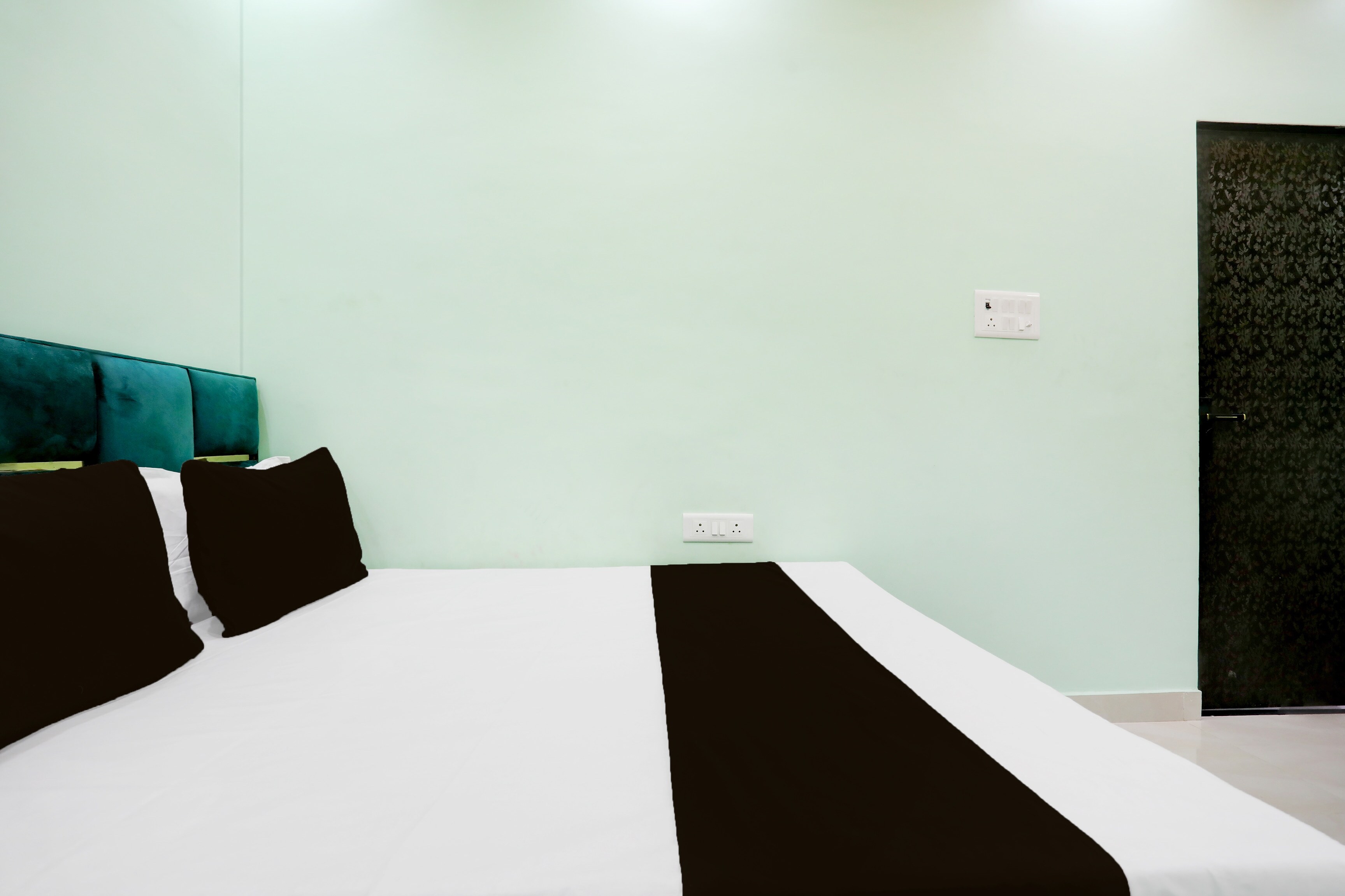 Hotel O Aarush Hotel And Restaurant - Tap to explore photos