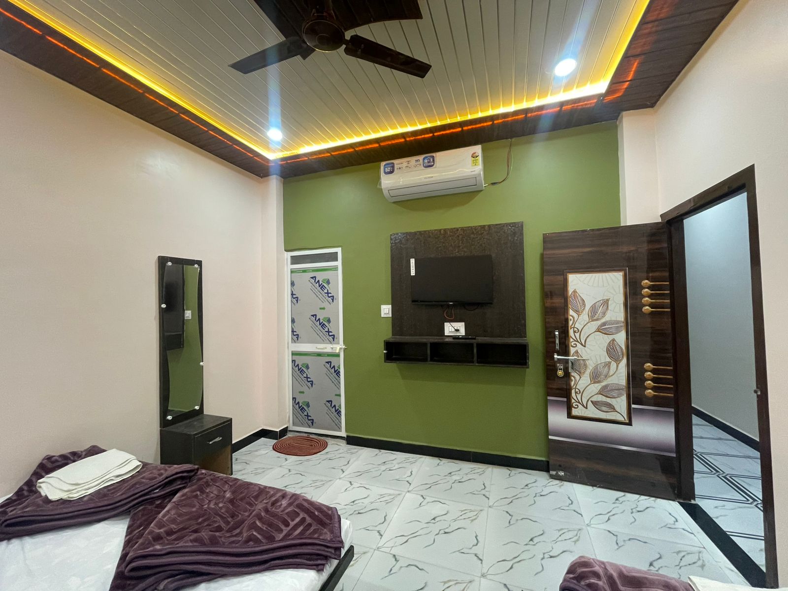 Jain Yatri Grah And Restaurant - Tap to explore photos