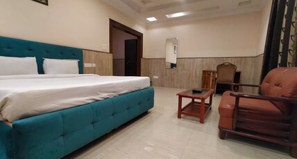 Redisston Hotel Room Type - Deluxe King