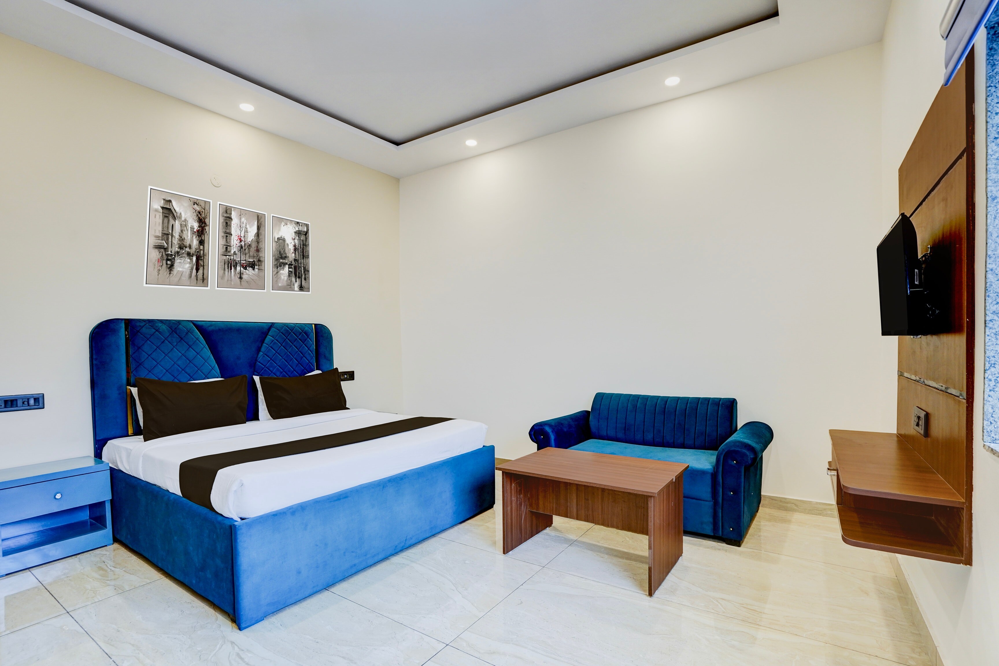 Hotel O BR - Tap to explore photos