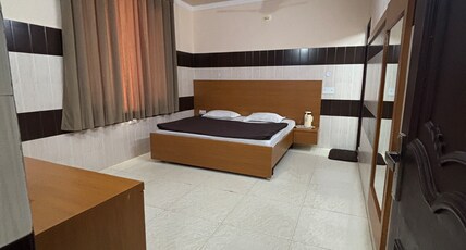 Hotel Shri Amarnath Room Type - Deluxe (2X)
