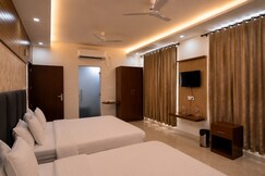 HOTEL MAURYA GREENS