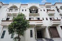 Super Townhouse Oak Char Dham Vrindavan