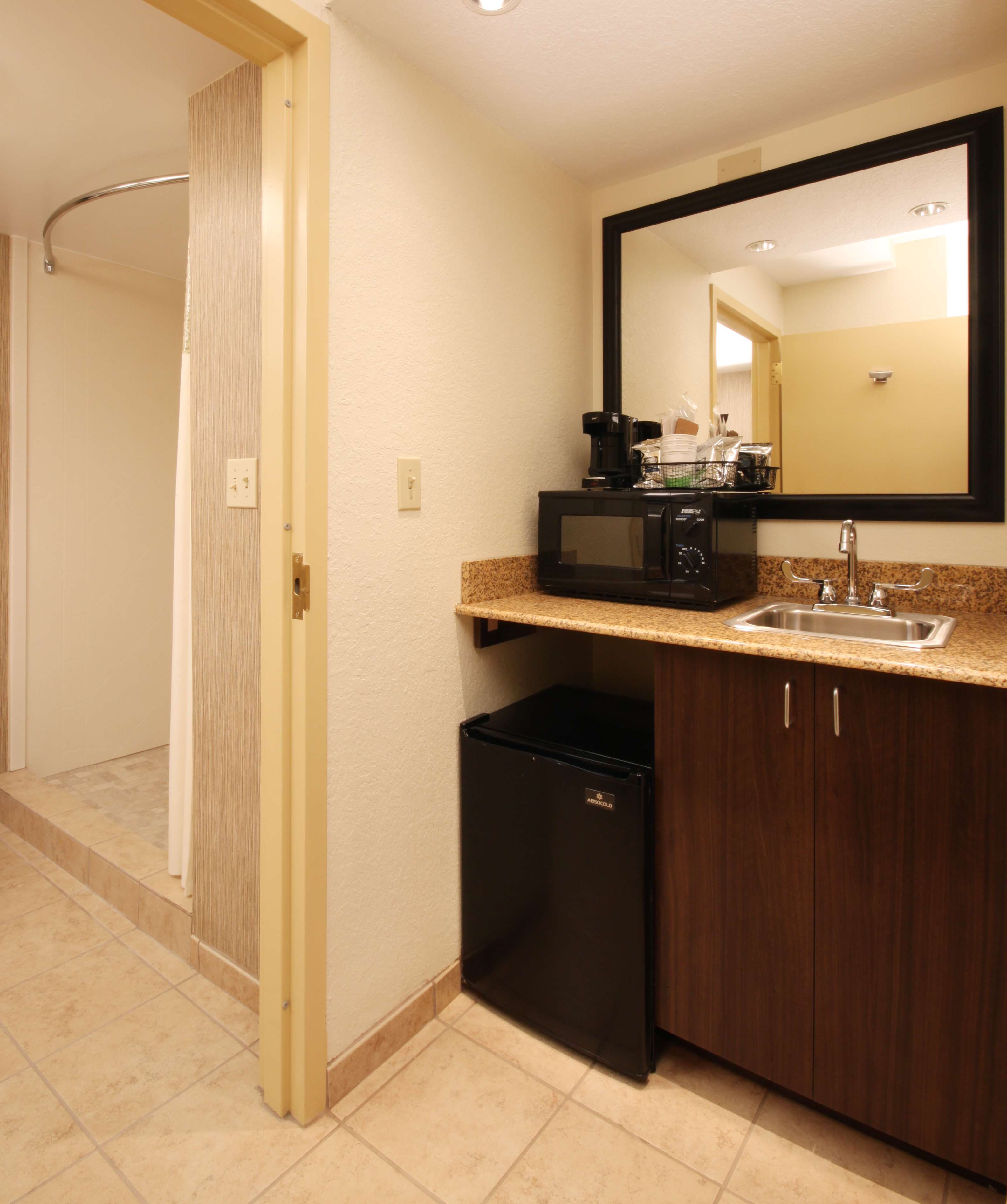 Hampton Inn by Hilton Champaign/Urbana - Tap to explore photos
