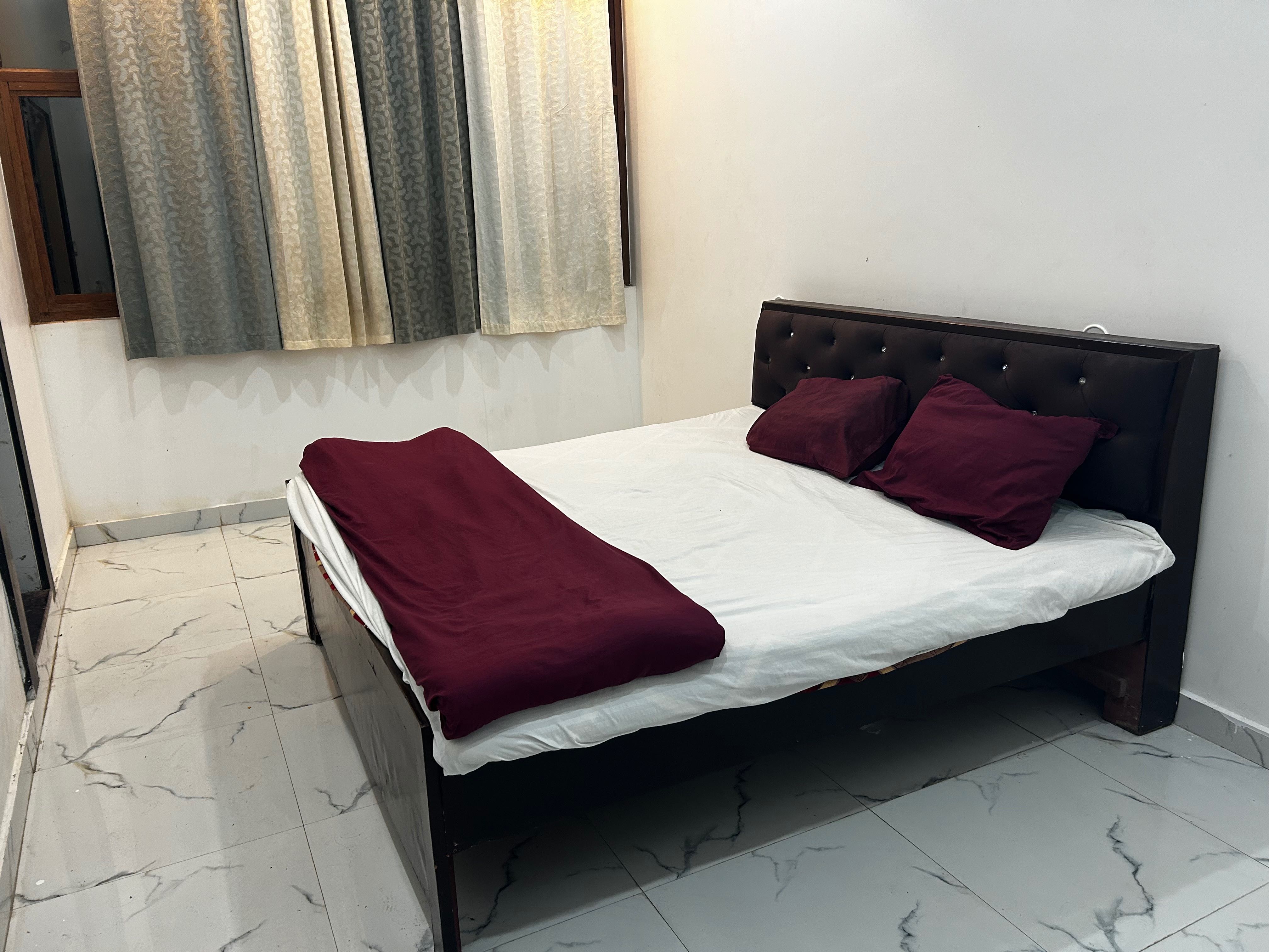 Flagship OYO Hotel THE GRAND PALAC - Tap to explore photos