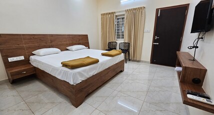 Raj Comforts l Bangalore Room Type - Bedroom