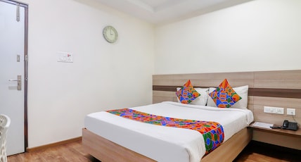 FabHotel Pride Inn Financia - Nr. DLF Cyber City, Gachibowli Room Type - Deluxe Room FabHotel Pride Inn Financia - Nr. DLF Cyber City, Gachibowli Room Type - Deluxe Room