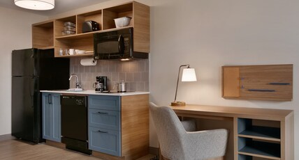 MainStay Suites Frederick Room Type - 2 Queen Studio Suite