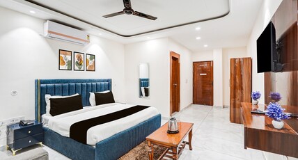 Super Townhouse Sector 102 Noida Room Type - Super Deluxe Room