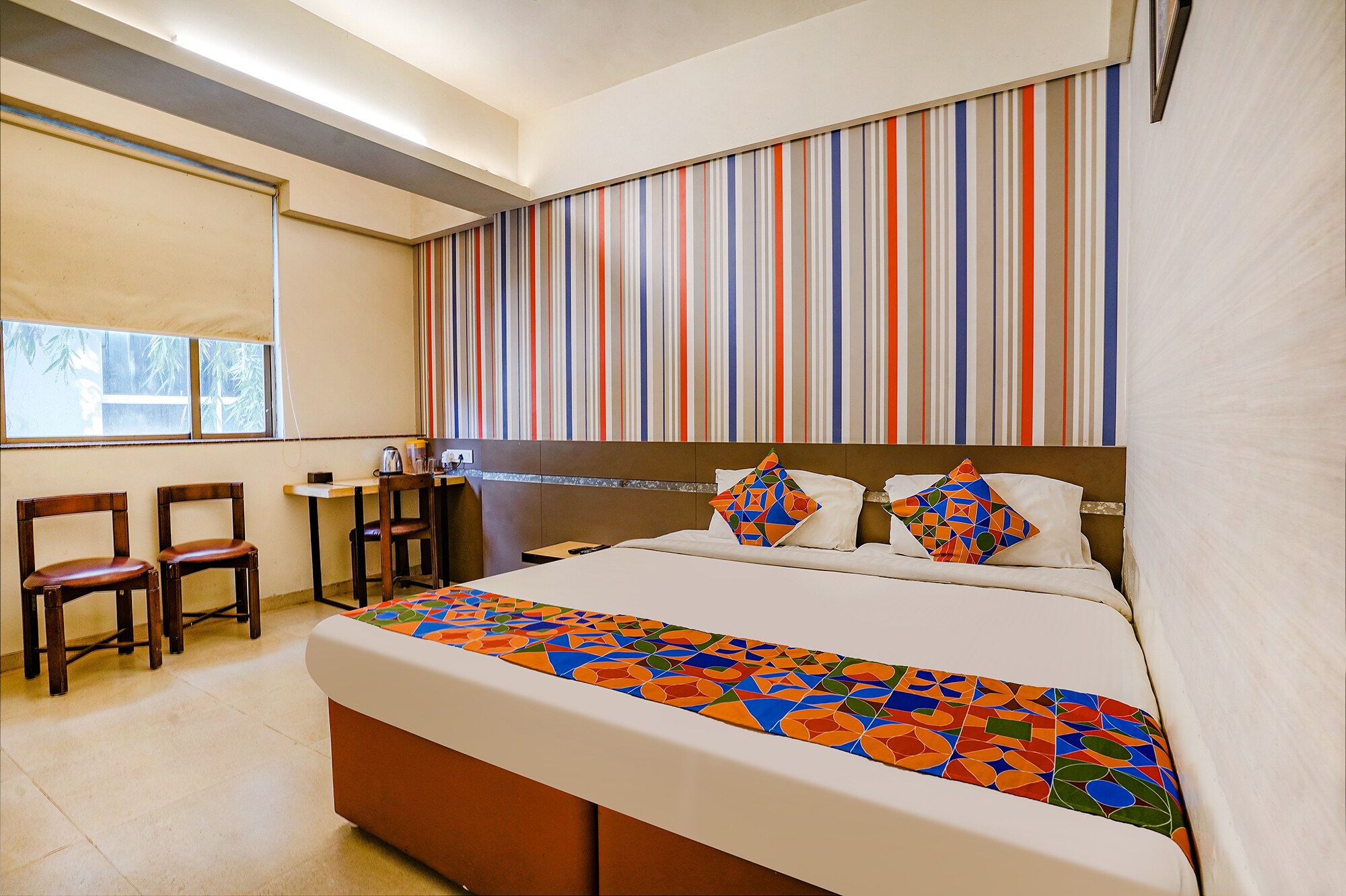 FabHotel Gargi Deluxe - Nr. Raja Dinekar Musuem - Tap to explore photos