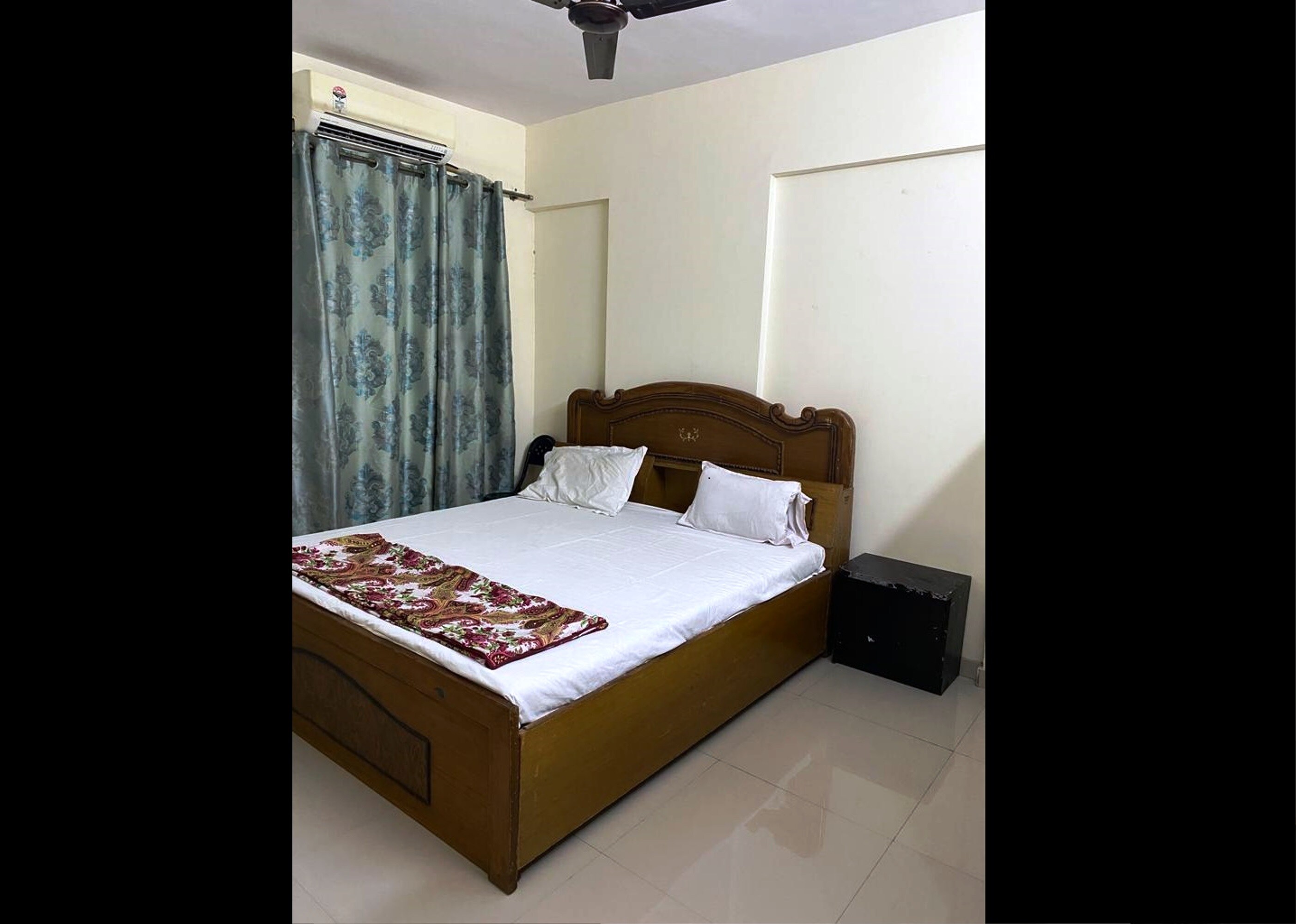 Aarya Stays- Huugee 3BHK with Parking - Tap to explore photos