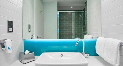 Holiday Inn Express Belfast City Room Type - 1 Double Standard with Free Hot Breakfast