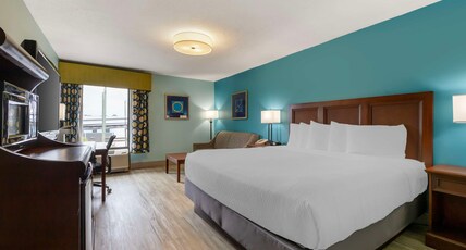 BEST WESTERN PLUS MYRTLE BEACH Room Type - Accessible - 1 King, Mobility Accessible, Roll In Shower, Sofabed, Non-Smoking, Full Breakfast BEST WESTERN PLUS MYRTLE BEACH Room Type - Accessible - 1 King, Mobility Accessible, Roll In Shower, Sofabed, Non-Smoking, Full Breakfast