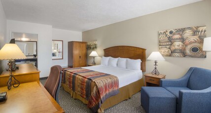 Best Western Kokopelli Lodge Room Type - Accessible - 1 King, Mobility Accessible, Bathtub, Non-Smoking, Full Breakfast