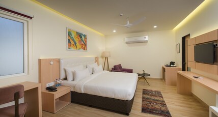 10 Park Street Hotel & Banquets Room Type - Luxury King Bed