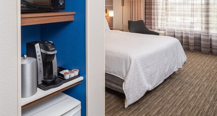 Holiday Inn Express BOCA RATON-WEST Room Type - 1 King Standard Mobility Accessible Roll in Shower Holiday Inn Express BOCA RATON-WEST Room Type - 1 King Standard Mobility Accessible Roll in Shower
