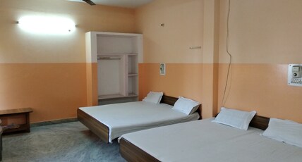 Supreme Guest House Room Type - FOUR BED ROOM NON AC