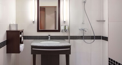 Hampton by Hilton Berlin City West Room Type - QUEEN ROOM W BALCONY NS