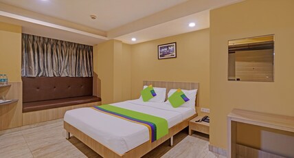 Treebo Fourth Avenue Room Type - Deluxe Room