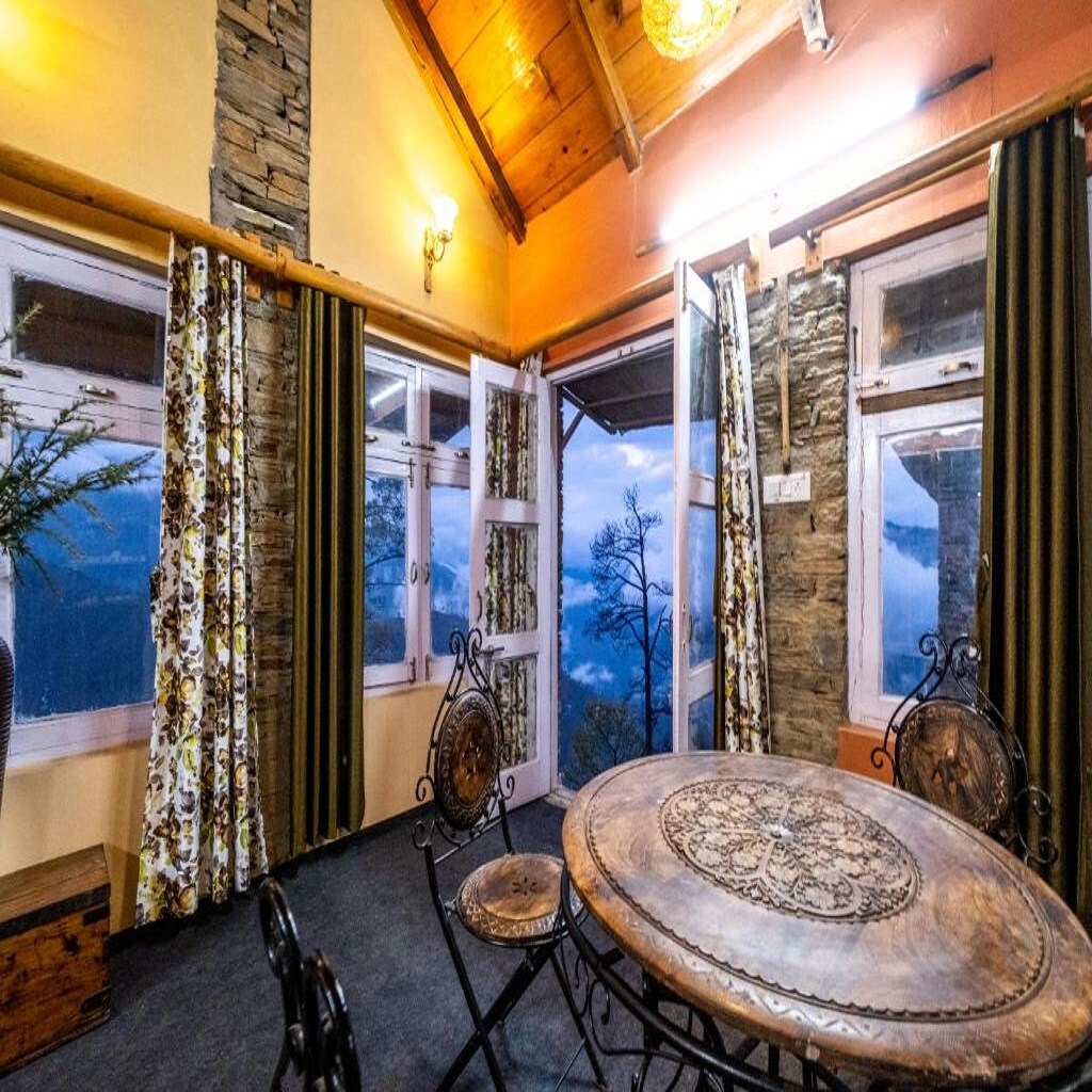 Breezy Affair| Boutique room w Binsar view - Tap to explore photos