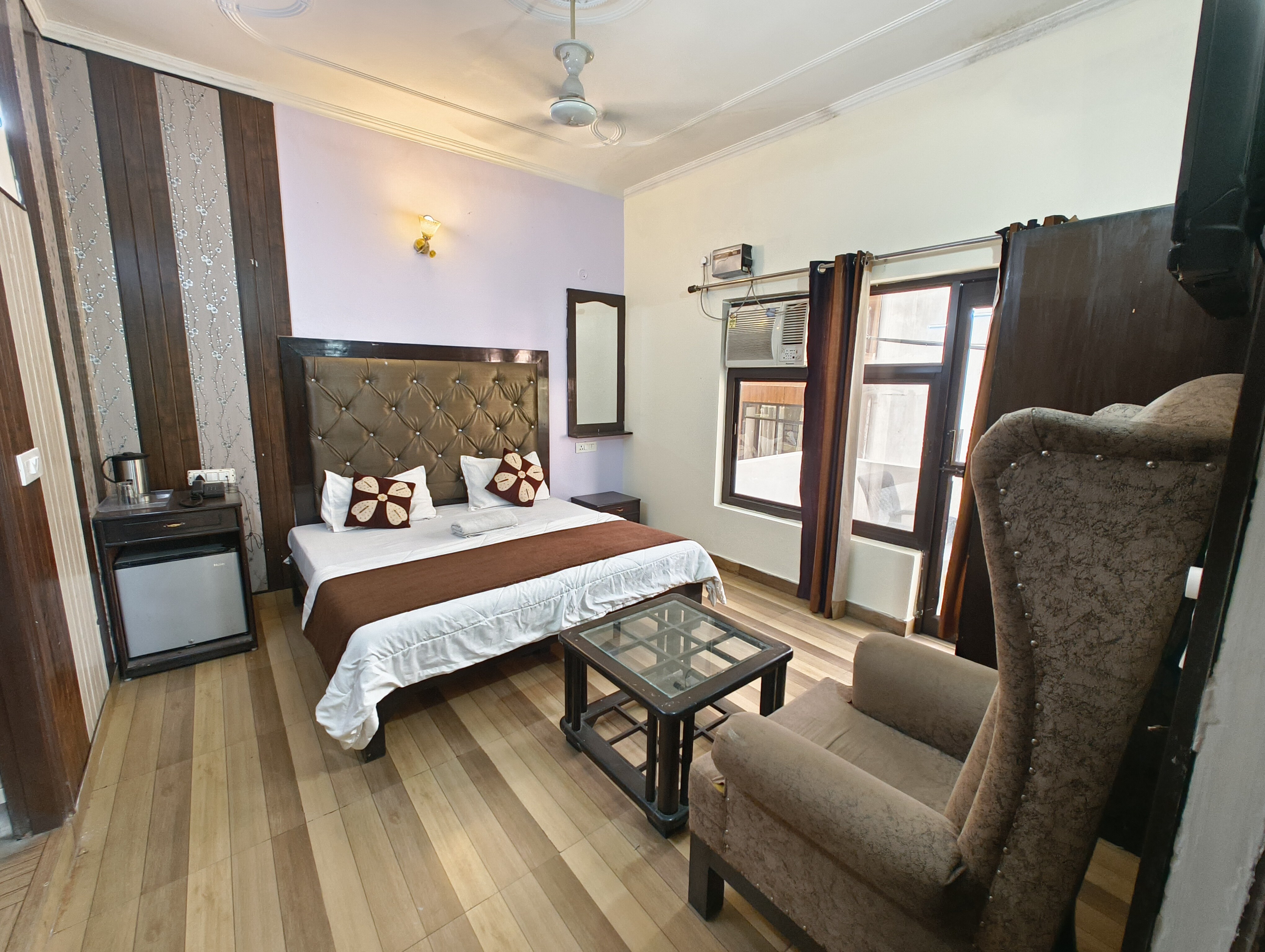 Hotel Vishla Palace - Tap to explore photos
