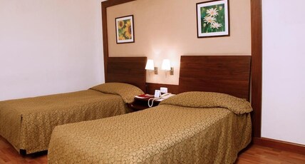The Retreat Hotel & Convention Centre Room Type - Palm View Deluxe Room Twin Beds