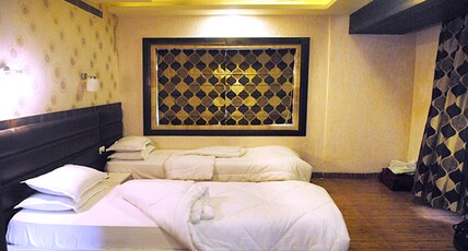 Hotel Emerald Room Type - Deluxe Room with Free Wifi