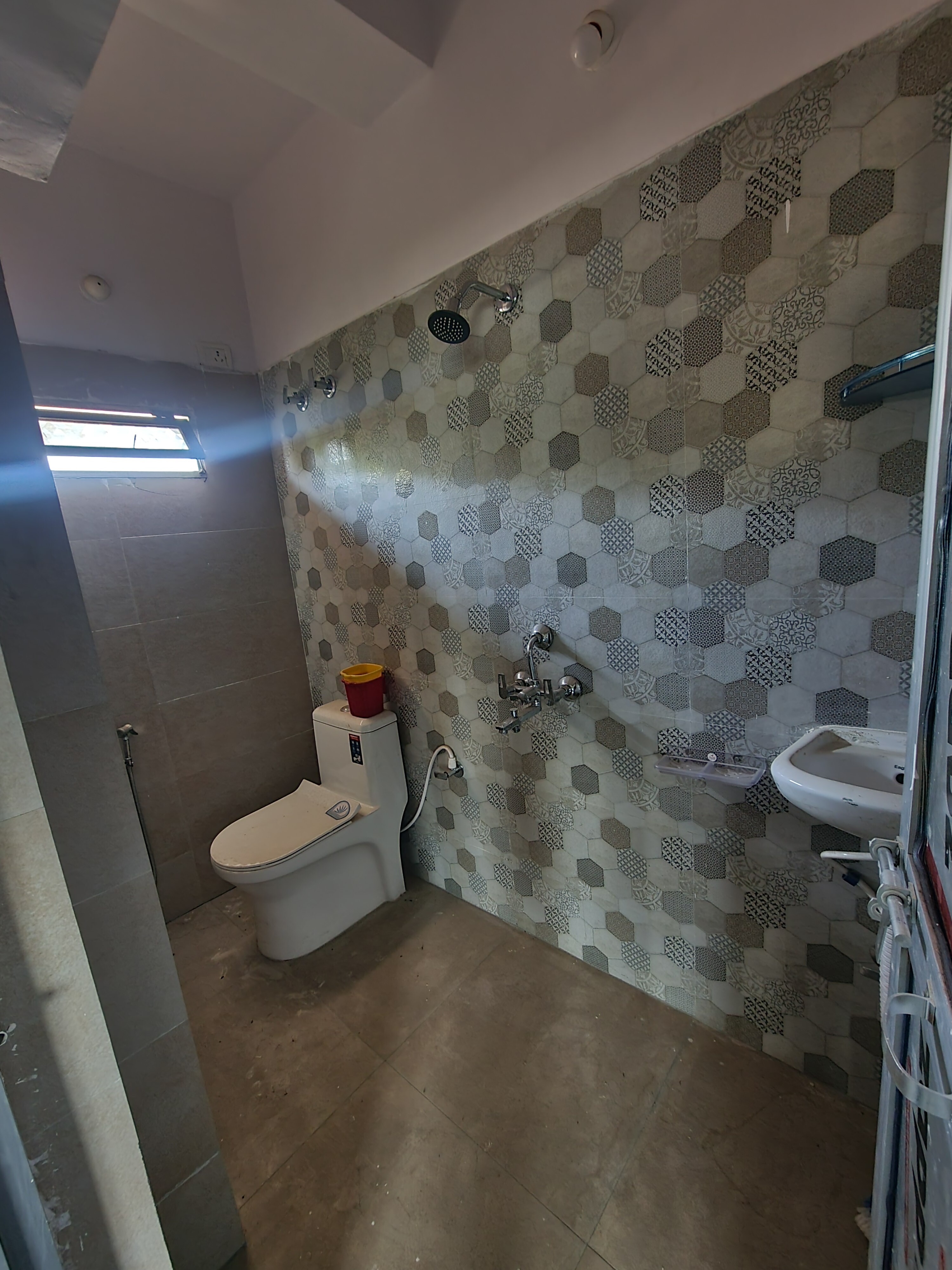Anwar Homestay - Tap to explore photos