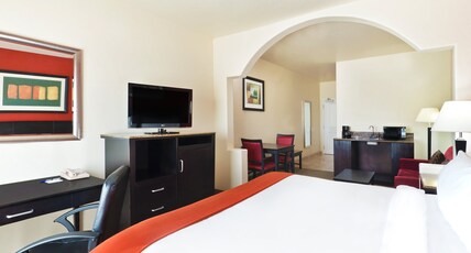 Holiday Inn Express Hotel & Suites Casa Grande Room Type - 1 King Ste Comm Accessible Tub Sofa Bed