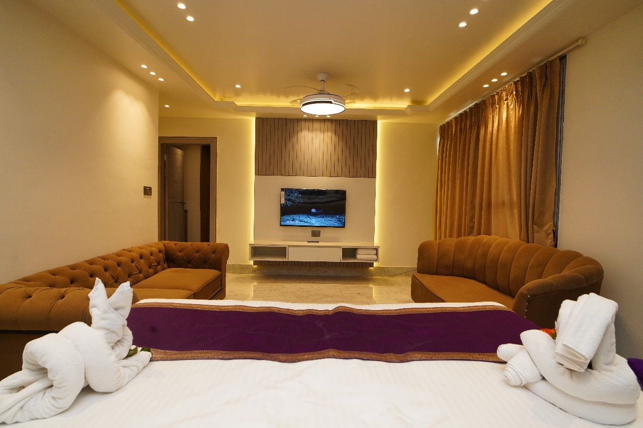 Hotel Balaji Palace Kashi - Tap to explore photos