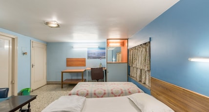 SAROJDEEP GUEST HOUSE Room Type - AC DELUXE ROOM