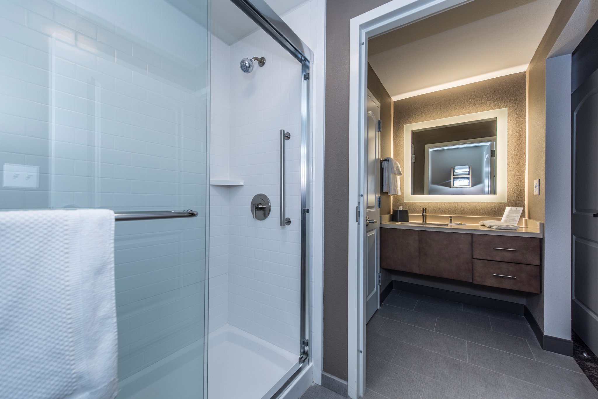Staybridge Suites Charleston - Mount Pleasant - Tap to explore photos