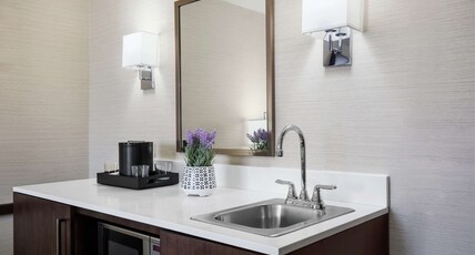 Embassy Suites by Hilton Fort Worth Downtown Room Type - 2 QUEENS BOARDROOM NOSMOKE