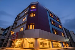 FabHotel White Star Residency