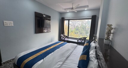 Hotel Suraj By T And M Hotels  Room Type - Deluxe Room