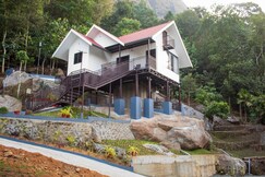 Golden Oriole Homestay Adimaly Munnar