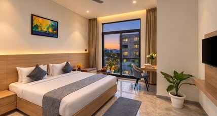 7 Rays hotel Room Type - Superior City View with Balcony.