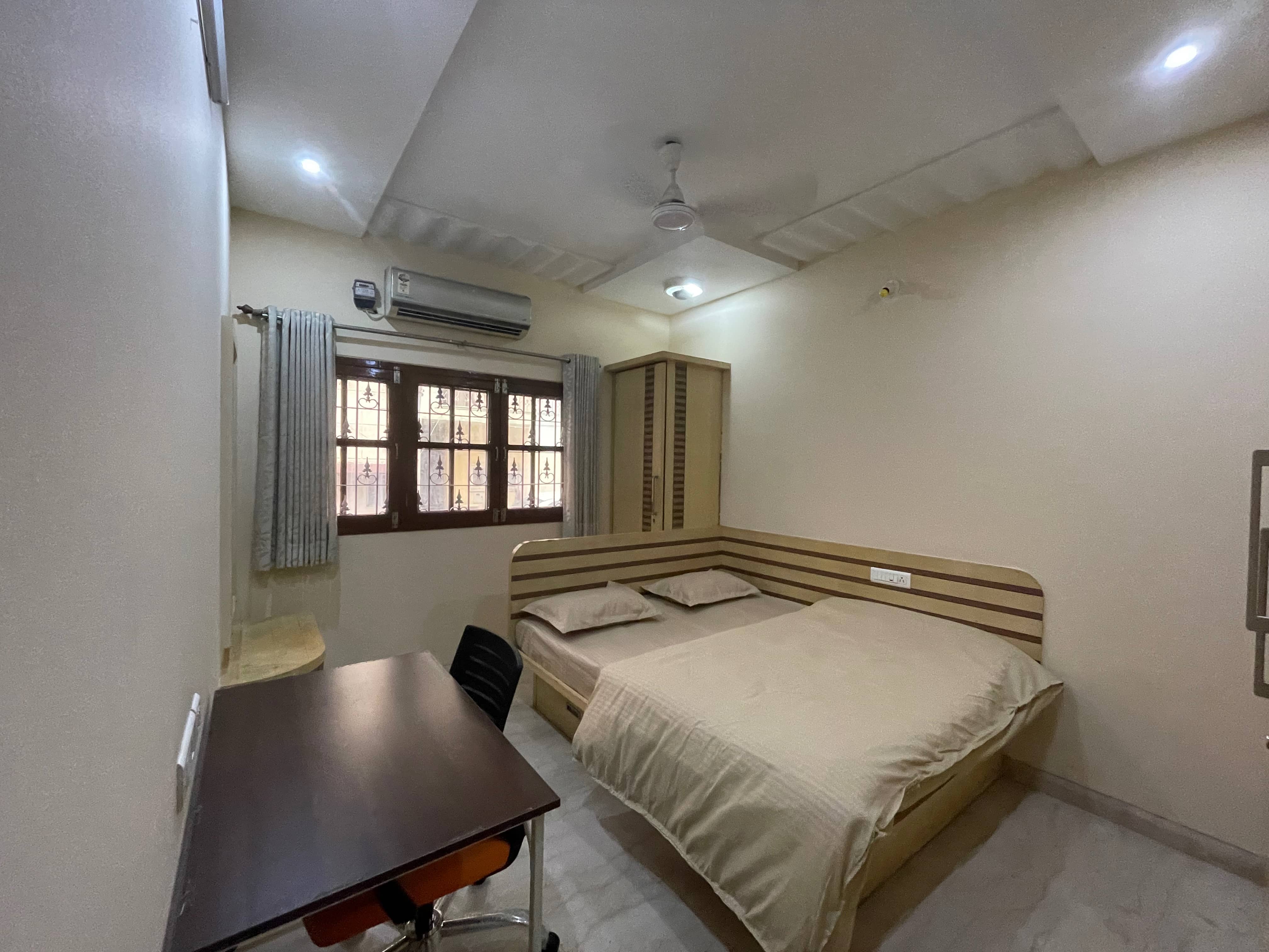 Sliceinn Iris - Tap to explore photos