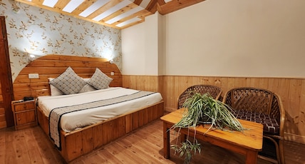 Pineview shimla near mall road Room Type - Deluxe Room with balcony and valley view Pineview shimla near mall road Room Type - Deluxe Room with balcony and valley view