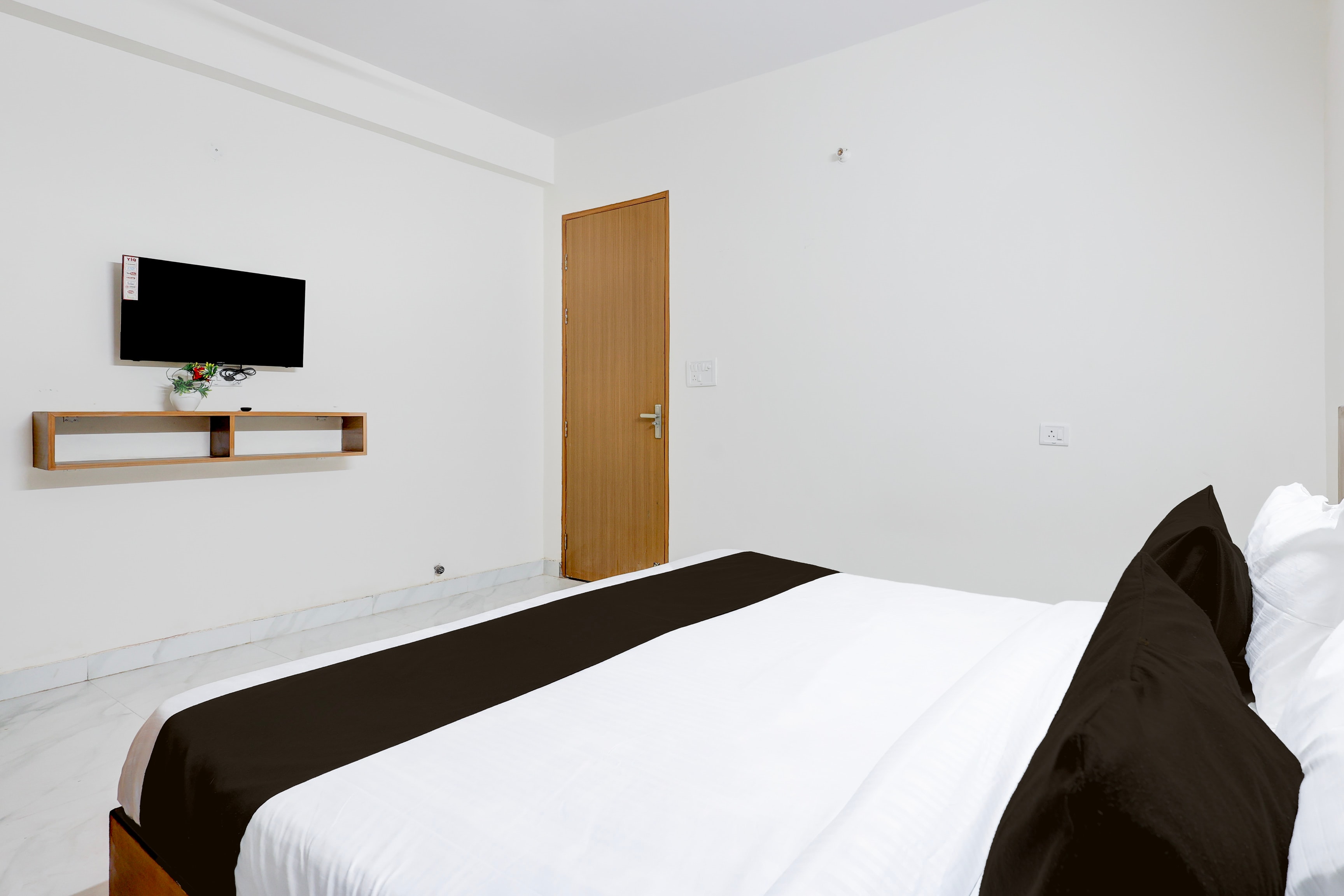 Hotel O Divine Stay - Tap to explore photos