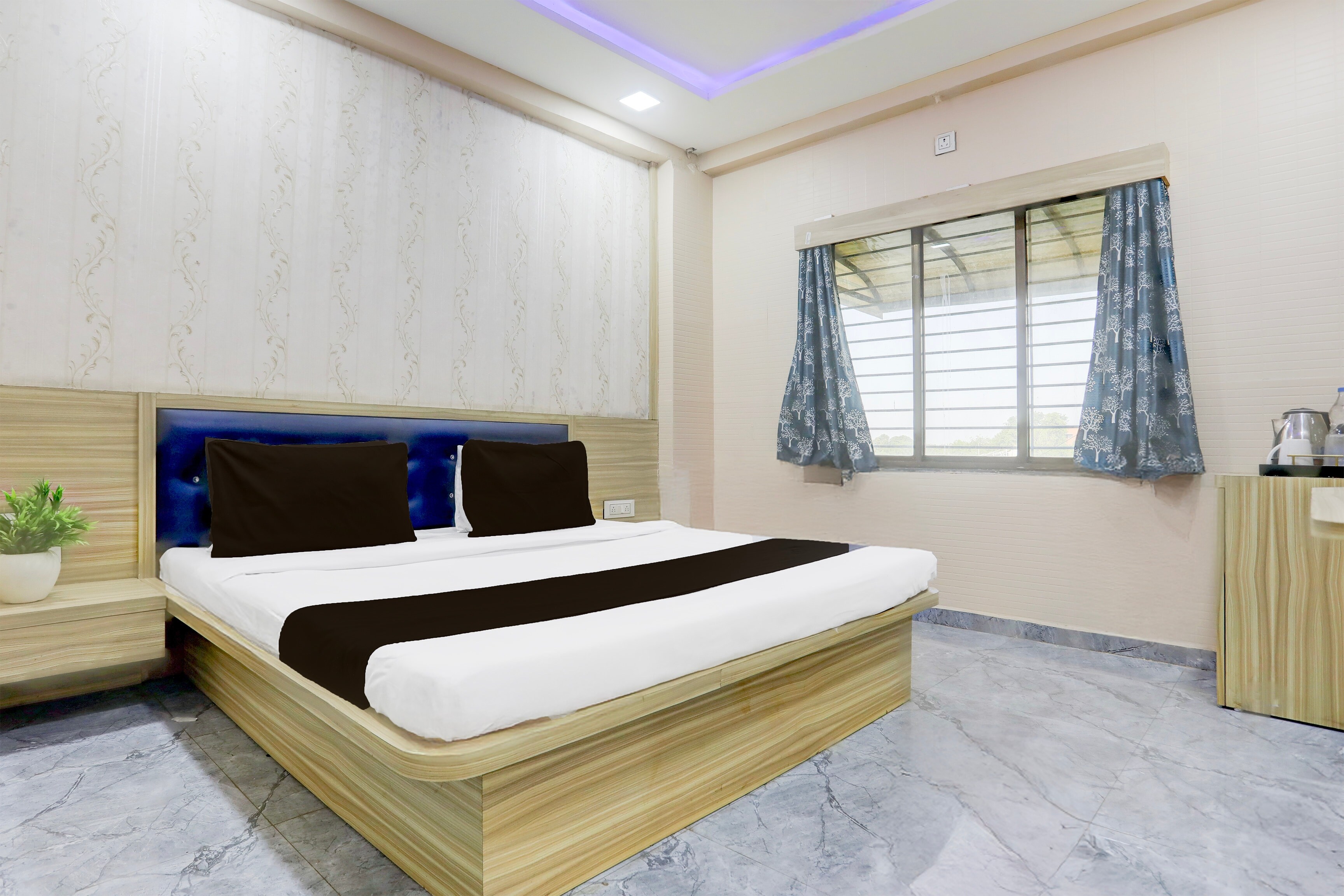 Hotel O Grace - Tap to explore photos