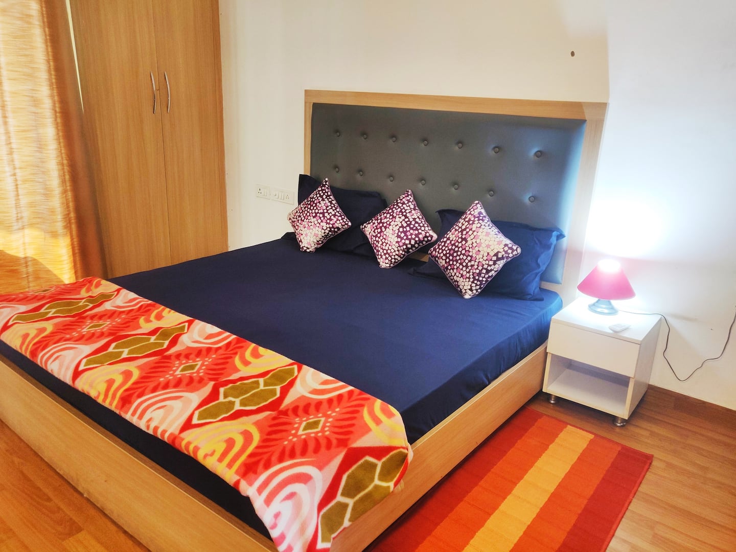 UNO HOMES FULLY FURNISHED SERVICE APARTMENT NOIDA - Tap to explore photos