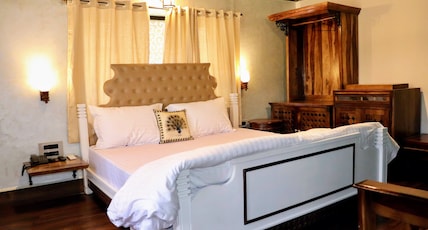 Hotel Agroha (Colonial Villa, 1 KM from Nakki Lake) , Mount Abu Room Type - Deluxe Room Hotel Agroha (Colonial Villa, 1 KM from Nakki Lake) , Mount Abu Room Type - Deluxe Room