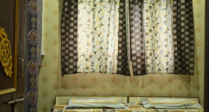 Vaishnavi Guest House Room Type - Deluxe Non Attach
