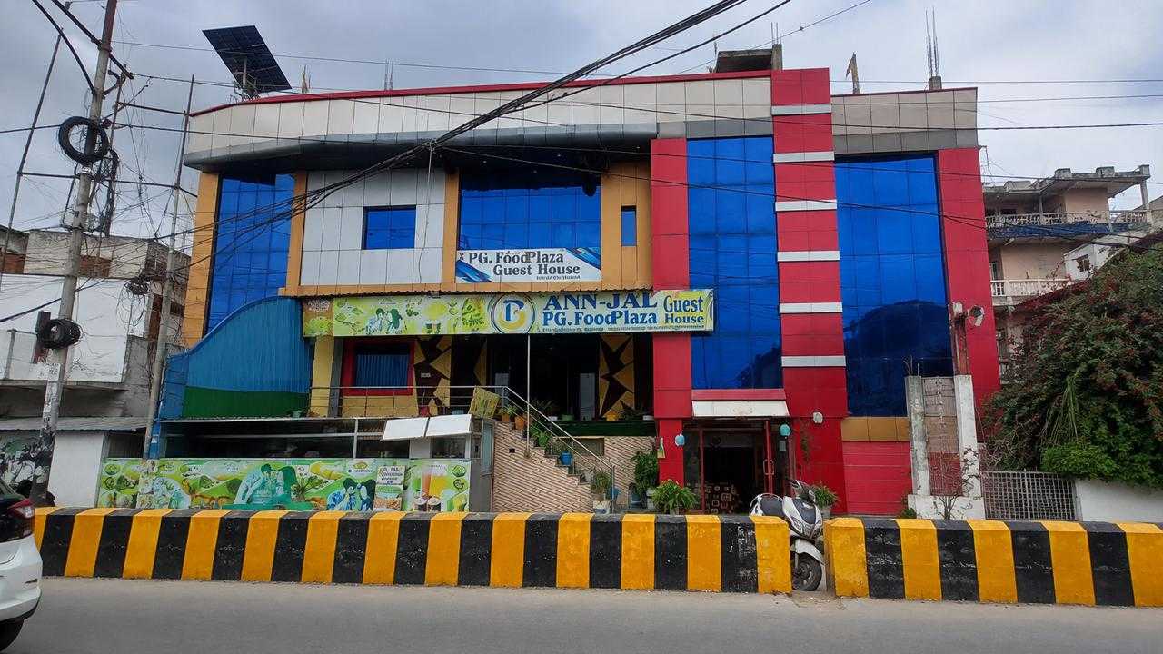 SPOT ON PG Plaza And Guest House - Tap to explore photos