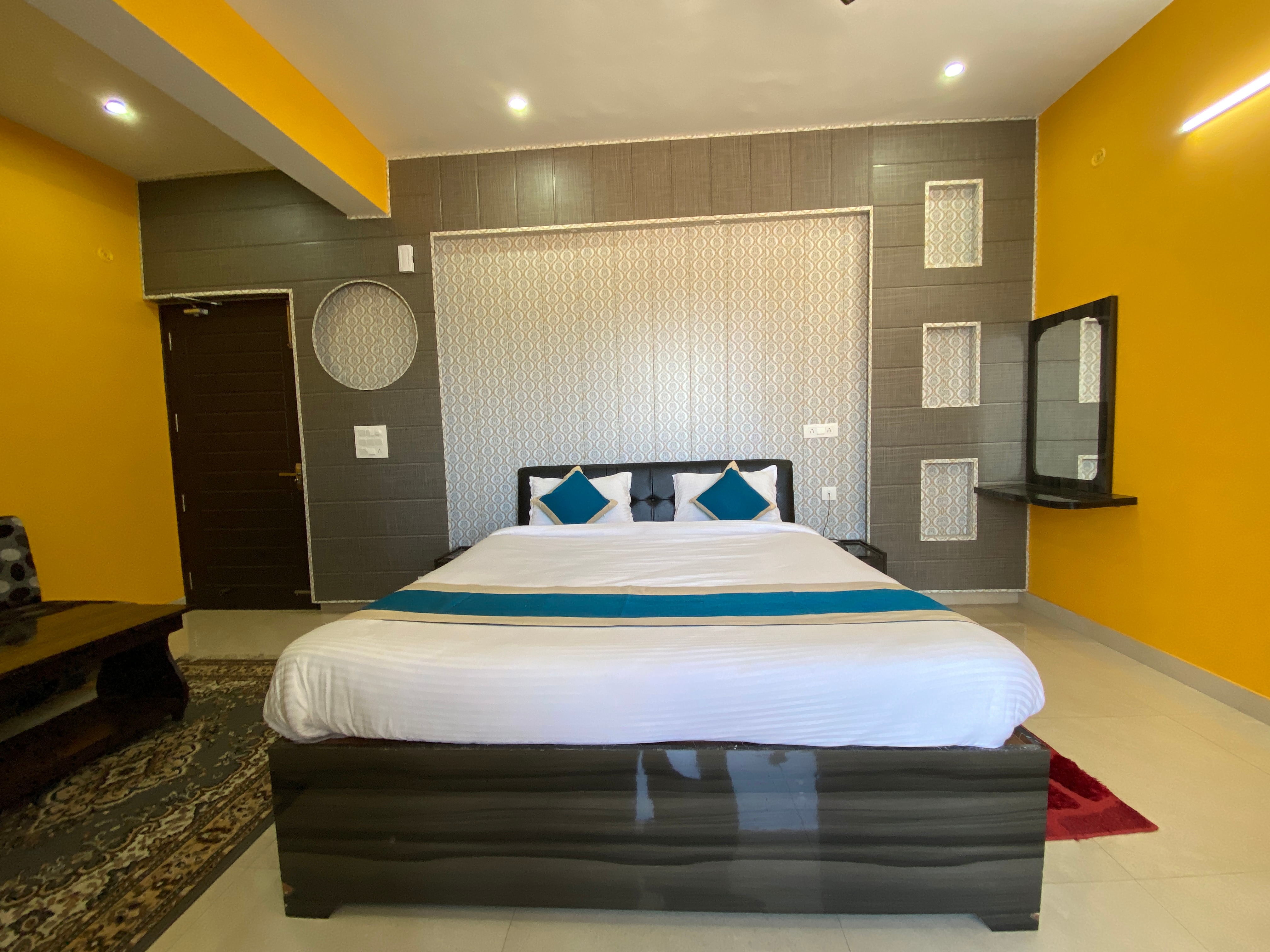 Hotel Satkar - Tap to explore photos